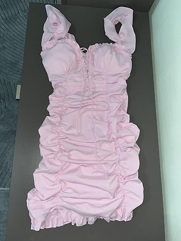 tn pertle: Ružičasta mini haljina sa nabranim efektom - Model: mini dužina — 1