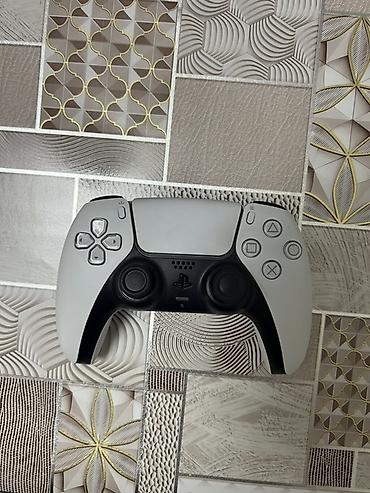PS5 (Sony PlayStation 5): PlayStation 5 (версия с разъёмом для дисков). Комплект: - Консоль PS5 — 2