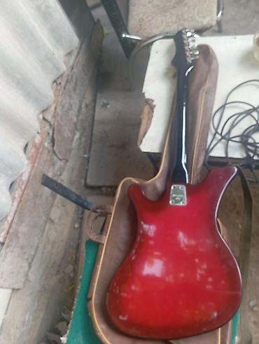 elektron gitara satisi: Elektrik gitara – vintage üslublu, 1960–70-lar dizaynına bənzər korpus — 4