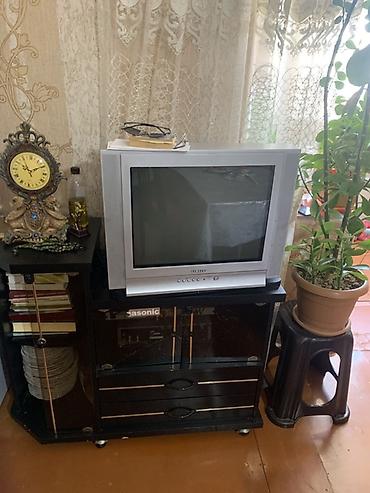 perla tv stend: Şüşələrində catı və olmuyanı var televizorsuz 10 manat televizorla — 1