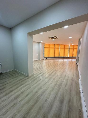 qelebe kruqu: İcarəyə verilir 9 otaqlı ofis 476 m², İnşaatçılar m. Daha 7 şəklə bax — 1