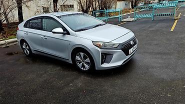 Toyota: Toyota Prius: 2018 г., 1.6 л, Вариатор, Гибрид, Хэтчбэк — 1