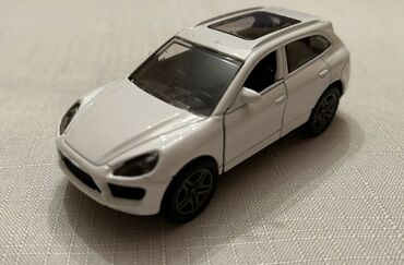 Oyuncaqlar: Təcili Satılır. Endirim Var. Nissan 370z Cupe modelka satılır.Ağ — 22