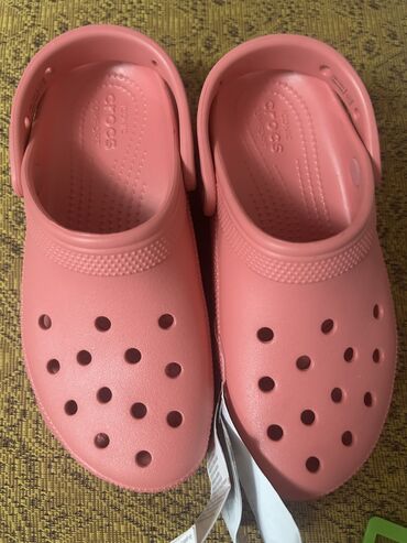 Другая женская обувь: Продам оригинальные crocs. Цена 4500