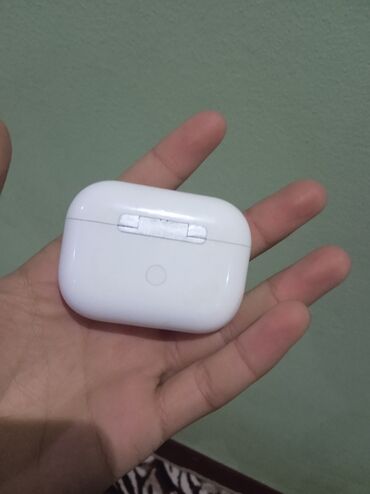 наушники для ipod touch 5: Продаю airports б/у с зарядкой состояние отличное без касяка
