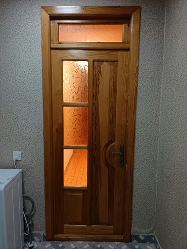 şüşə qapı: Şüşəli daxili qapı.cox az işlənib. bunan iki dənədi