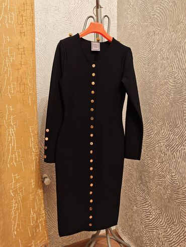 калон кардани кер дар шароити хона: Herve Leger brendindendir. Çox az geyinilib, bedene oturandır. Qızılı