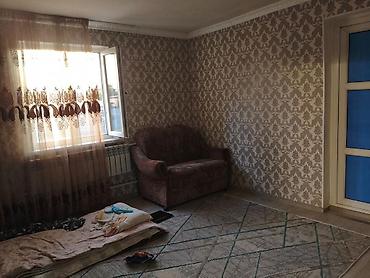 Продажа коттеджей и домов: Продаётся жилой дом с большим двором и хозяйственным двором. Нижний — 16