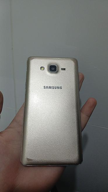 телефон j7: Samsung Б/у, 8 ГБ, цвет - Золотой — 2