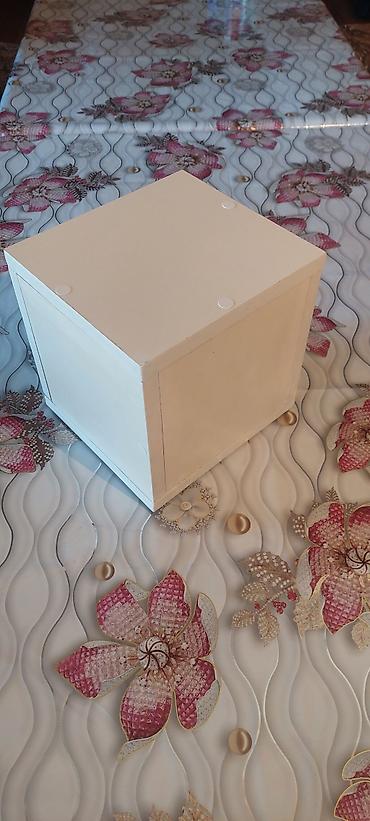 Digər aksesuarlar: Açarla bağlanan kiçik şkaf/kasa tipli qutu - Material: ağ rəngli — 4