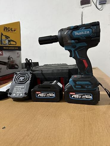 обычные часы: Аккумуляторный ударный гайковерт Makita (комплект) Описание: - Мощный — 1
