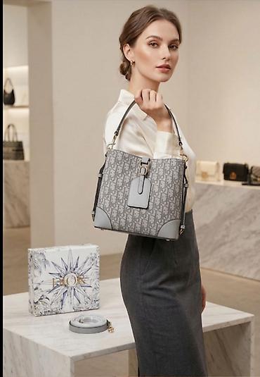 louis vuitton çanta: Teze karopka model esl hediyyelik model 55m alinib 35m satilir istyen — 1