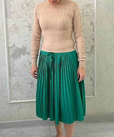 Другая женская одежда: Джинсовый комбинезон синего цвета с классическим дизайном. Модель — 25