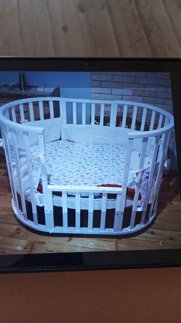 uşaq kiravat: Oğlan və qız üçün, Beşik