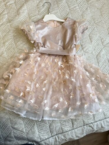 Donlar: Uşaq geyimləri dəsti – 4 ədəd 1) Qırmızı don + qulaqlı yaxalıq - — 6