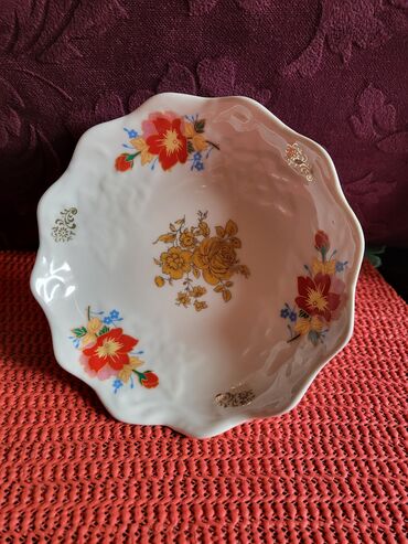 Stare vaze i dekor: Porcelanska nova,vintaz bombonijera. Visina. 6,5cm — 3