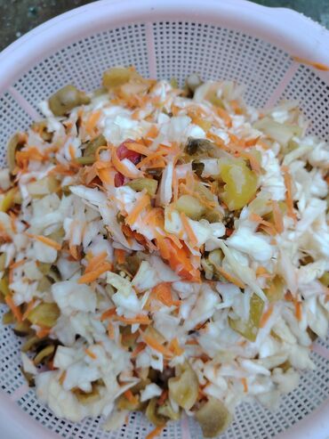 ilan yağı apteklerde: Ev üsulu turşu salatı - Tərkib: xırda doğranmış ağ kələm, sürtgəcdən