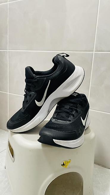 Личные вещи: Nike оригинал в хорошем состоянии. Размер 42 Цвет черный Пол года — 2