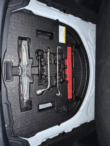 Toyota: Toyota Corolla: 2019 г., 1.8 л, Автомат, Гибрид, Седан — 10