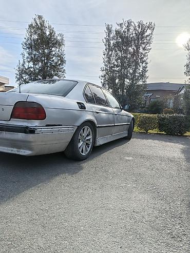 bmw f10 lip: BMW 7 Series sedan (E38), gümüş rəngli, 4 qapılı, arxa ötürücülü — 7