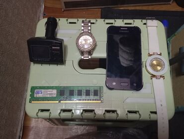 другие аксессуары: Набор из разных гаджетов и аксессуаров: - Автомобильный