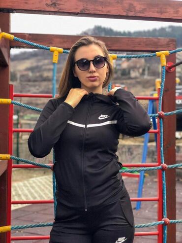 Gornji i donji deo: Mokra likra m,l,xl,2xl 
22 eura na seriju,na komad 3100 din — 1