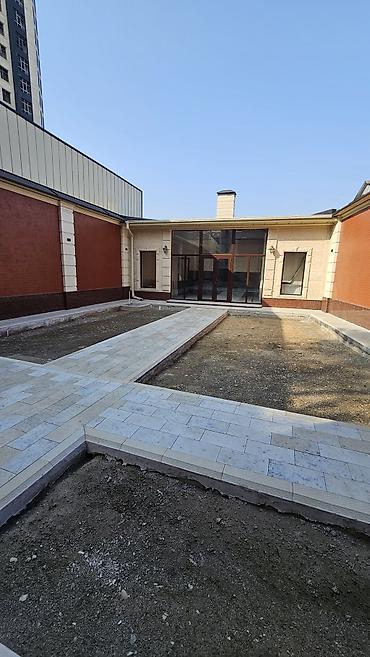 Продажа коттеджей и домов: Классический трехэтажный дом с благоустроенным двором и премиальной — 27