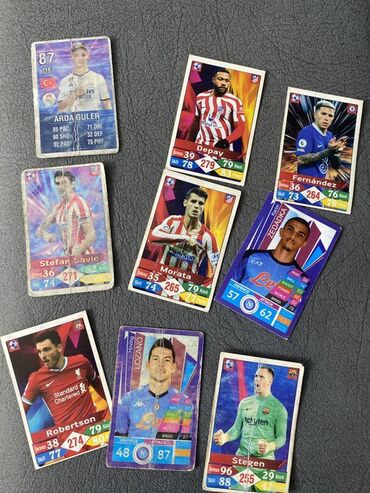 Граммофоны и патефоны: Bu kolleksiyada müxtəlif futbolçuların şəkilləri və statistikaları