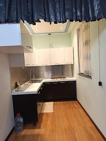 bulbulede satilan evler: Satılır: Kupçalı, Bunker tipli təmir olunmuş Mənzil. 80kmv, 3 otaq, + — 1