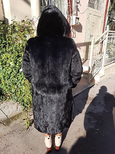 kapişon: Kürk-xəz (şuba). Geynilmiş. Yeni kimidir. Uzundur. Qara briliant — 6