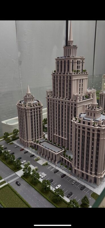 доброй плаза: Масштабная модель жилого комплекса «Москва Сити» представляет собой