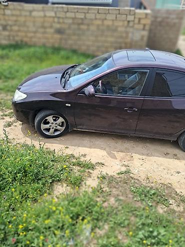 Hyundai: Hyundai Elantra sedan - Kuzov: 4 qapılı sedan, tünd bənövşəyi rəng - — 5