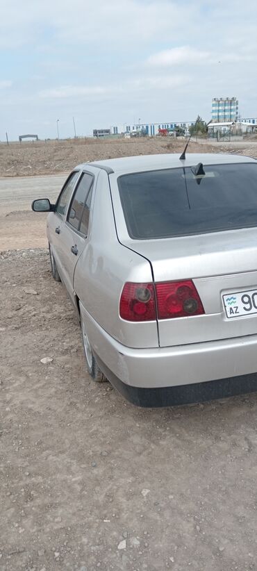 фольксваген поло седан: Model: Chery Amulet (A15) Kuzov: sedan, gümüşü rəng Sükan: solda