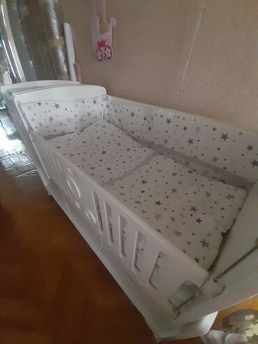 Uşaq masaları: Oğlan və qız üçün, İşlənmiş, Dördbucaq, Beşik, Dəst ilə, Matras ilə, Yellənmə mexanizm ilə
