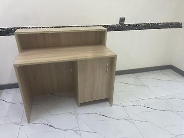 hamam ucun rəf: Laminatdan hazırlanmış resepsiyon/registrasiya masası. - Təbii ağac — 4
