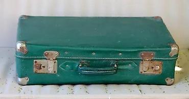 Putni koferi i torbe: Stari, predratni putni zeleni kofer SA KLJUČEM. Stari kofer SA KLJUČEM — 1