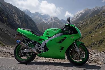 lexus ls400: Kawasaki ZXR 400 — классический спортбайк в фирменном зелёном цвете — 1