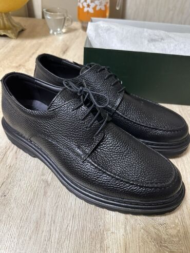 Ayaqqabılar: Türkiyədən sifariş olunub təmiz dəridir yumşaq rahat ayaqqabıdır. Ölçü — 1