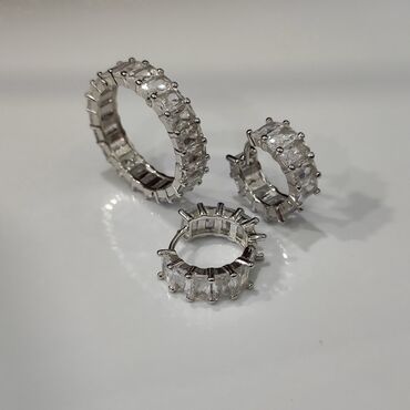 кольцо с бриллиантом бишкек цена: Серебро 925 пробы Размеры имеются Цена 3500 сом Можете