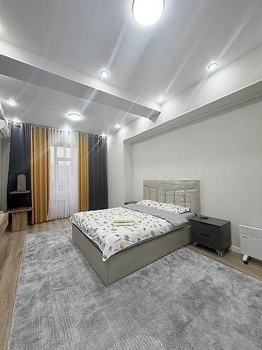 Посуточная аренда квартир: 3 комнаты, Душевая кабина, Постельное белье, Бронь — 8