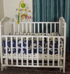 детскую кроватку икеа с матрасом: Мотерял белая берёза манеж с маятником в комплекте есть матрасик