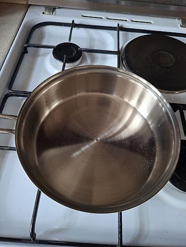 Кастрюли: Сотейник из нержавеющей стали с крышкой. Объём 1,5л диаметр 22 см - — 4