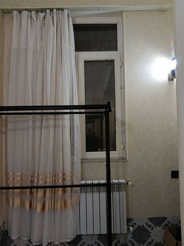 Uzunmüddətli kirayə mənzillər: Uzunmüddətli kirayə mənzil – tam mebellə - Geniş və işıqlı otaq — 21