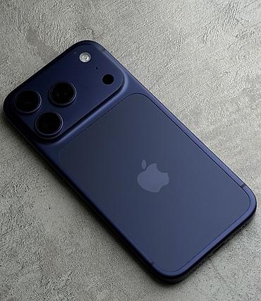 pixel 10: IPhone 17 Pro Max, Б/у, 256 ГБ, Синий, Зарядное устройство, Защитное стекло, Чехол, 100 % — 1