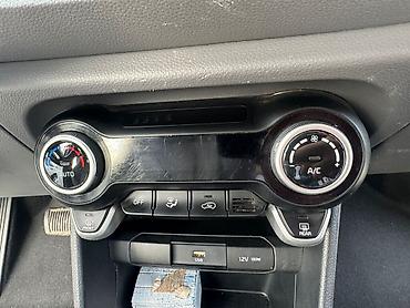 Другие детали салона: Kia Rio — интерьер и мультимедийная система - Штатная мультимедийная — 17