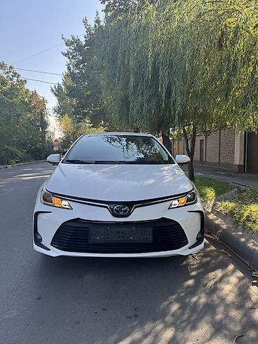 Toyota: Toyota Corolla: 2021 г., 1.8 л, Вариатор, Гибрид, Седан — 1