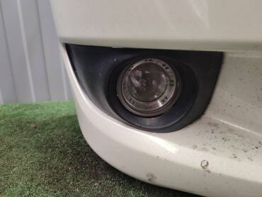 Другие детали салона: Правая противотуманная фара Toyota