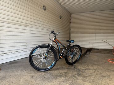 İdman velosipedləri: Ön asqılı, disk əyləcləri və möhkəm çərçivəsi olan dağ velosipedi — 15