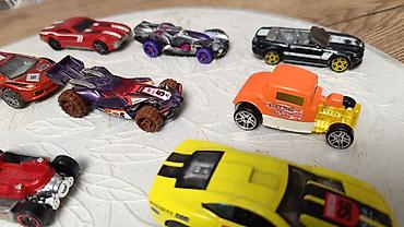 Искусство и коллекционирование: Набор миниатюрных машинок Hot Wheels. цена за одну машинку - В — 2