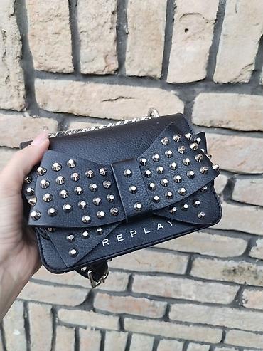 Putni koferi i torbe: Replay torba – kao nova - Model: mali crossbody/večernji format - — 4